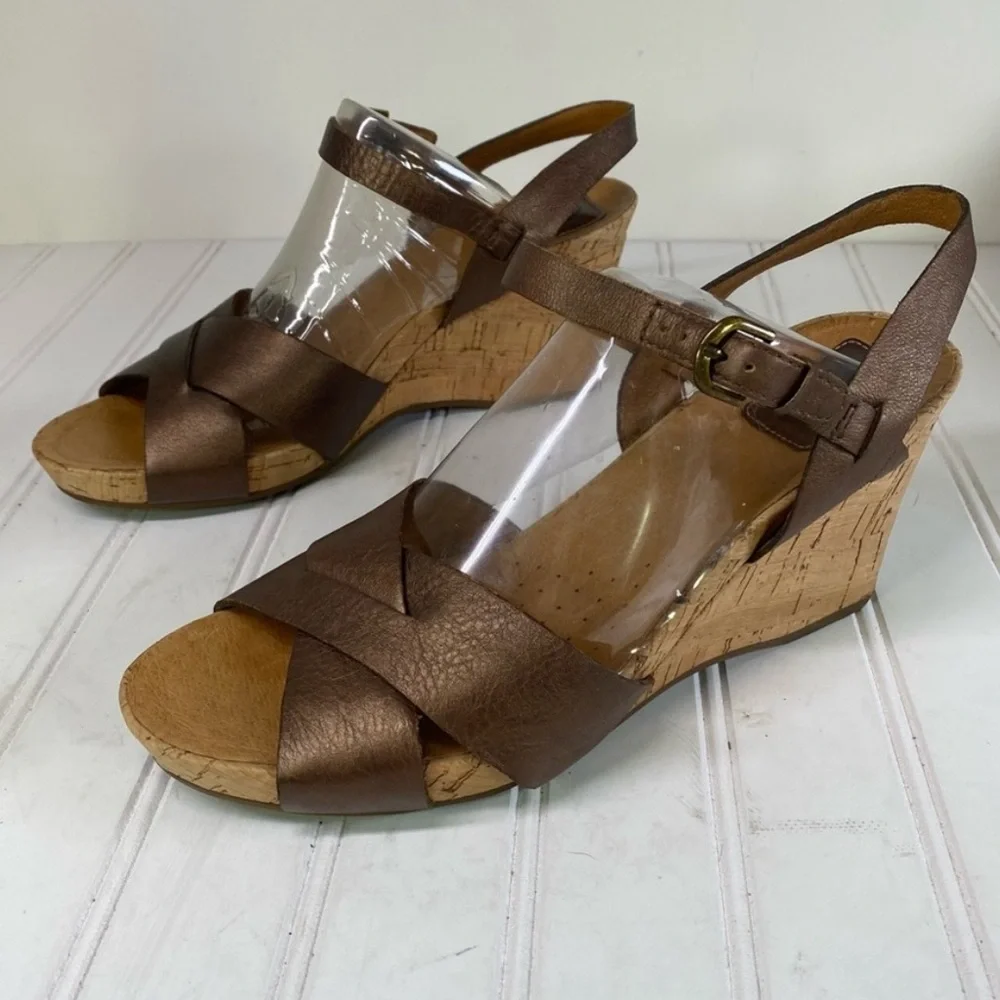 Clarks Artisan Bronze brown leather cross strap cork sandals women’s size 10